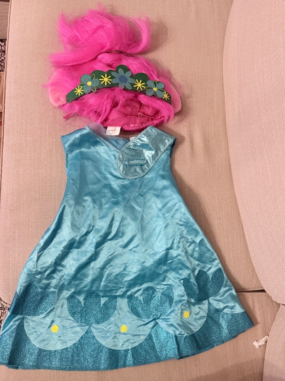 Dreamworks Trolls Poppy Dress with Bright Pink Wig size 3T-4T